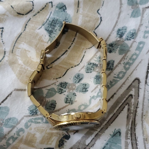 Gold Fossil Watch - Picture 4 of 4